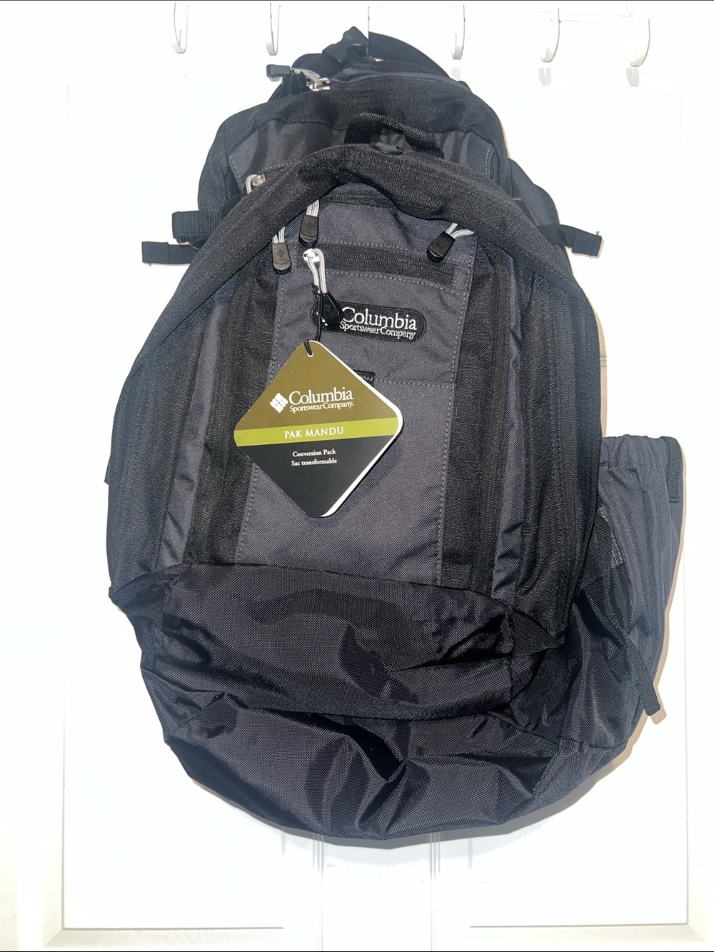 black Columbia Sportswear "Pak Mandu" conversion pack nwt